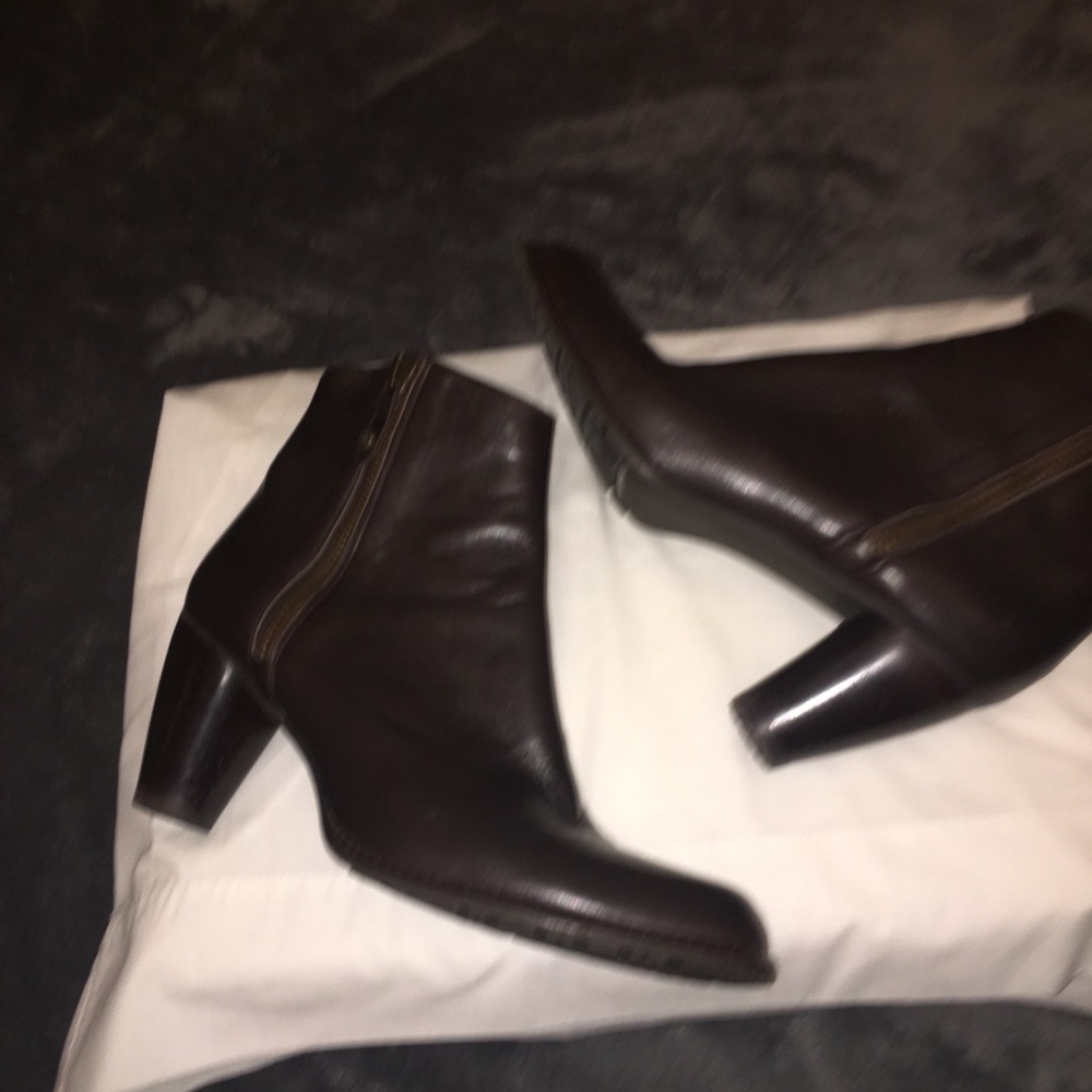 Stuart Weitzman Brown Leather Bootie Size 10M